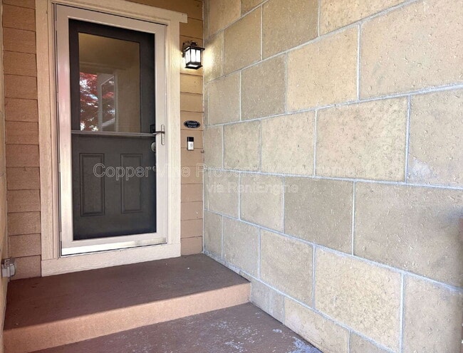 Building Photo - 900 Treece St