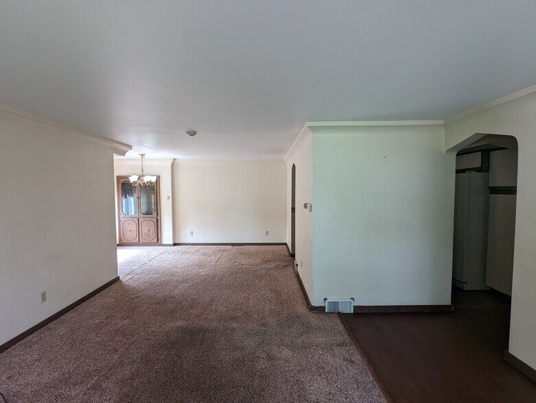 View to dining room - 275 Lincoln Hall Rd