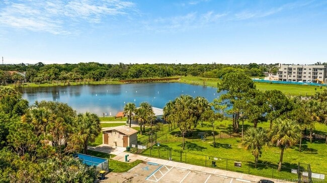 Building Photo - 373 SE Sea Hunt Wy