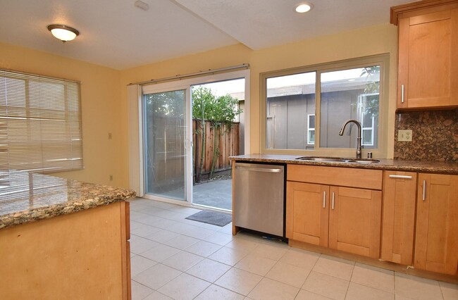 Building Photo - $3,150 / 3BR GORGEOUS REMODELED NORTH SAN ...