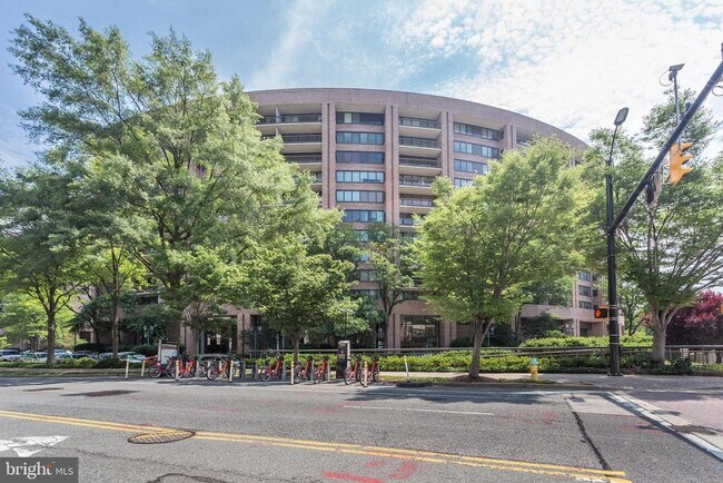 Building Photo - 1805 Crystal Dr