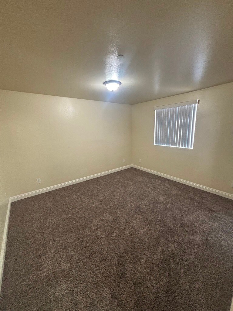 Building Photo - 620 W 52nd St