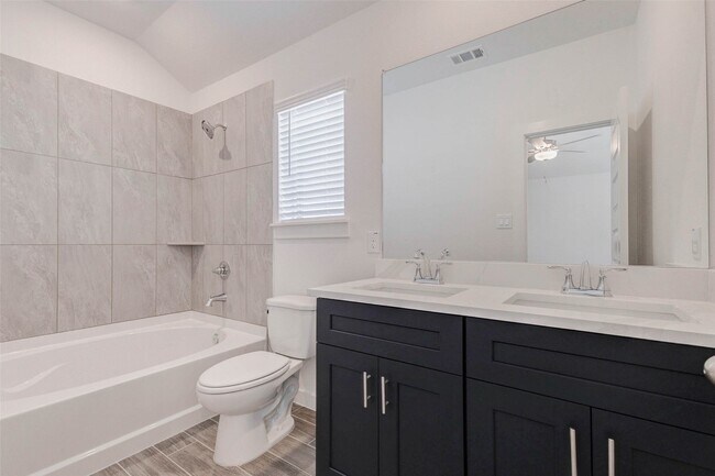 Building Photo - 1038 Elsinore Dr