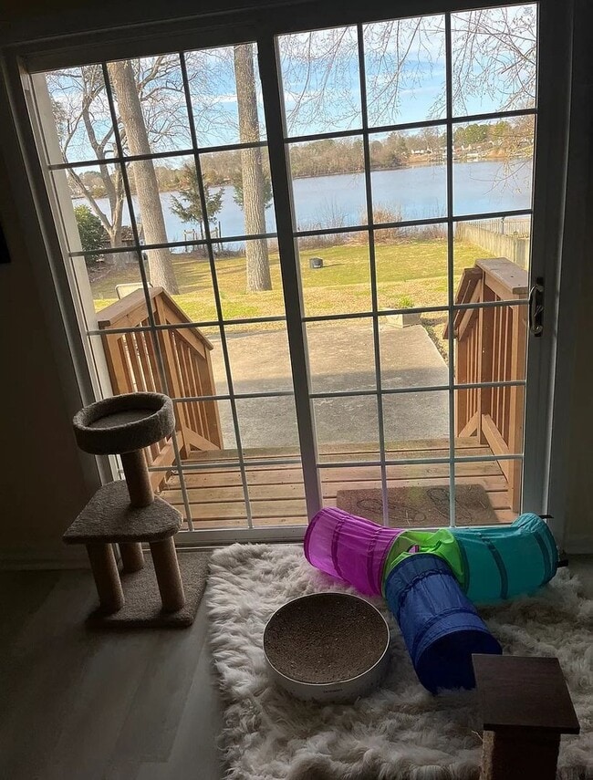 Building Photo - Beautifully renovated 3-bedroom, 2-bath home