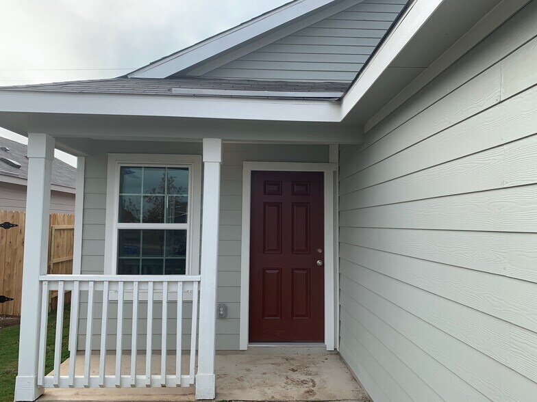 Building Photo - 4114 Mesa Cove