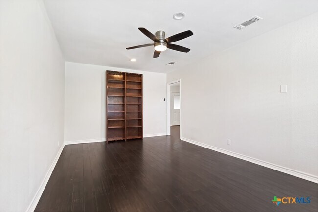 Building Photo - 115 Da Gama Dr