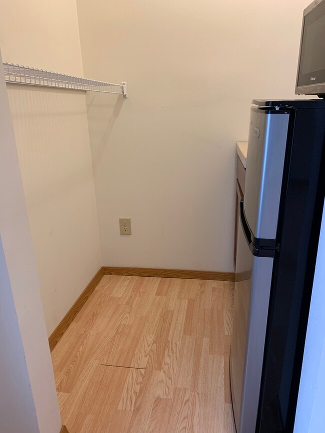 Building Photo - 635 Howard Pl