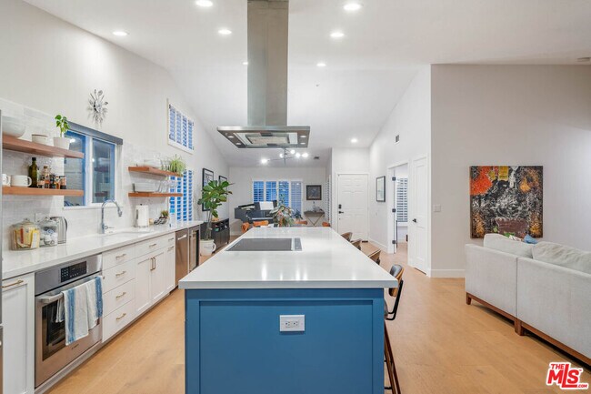 Building Photo - 1220 Dincara Rd