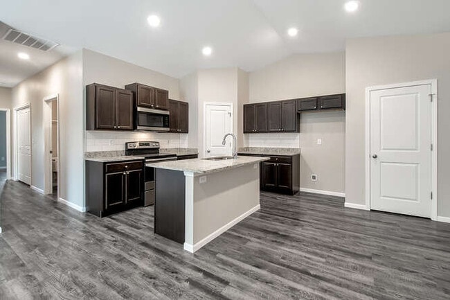 Building Photo - 1333 Azena St