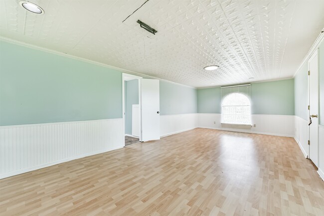 Building Photo - 807 Stadium Cir