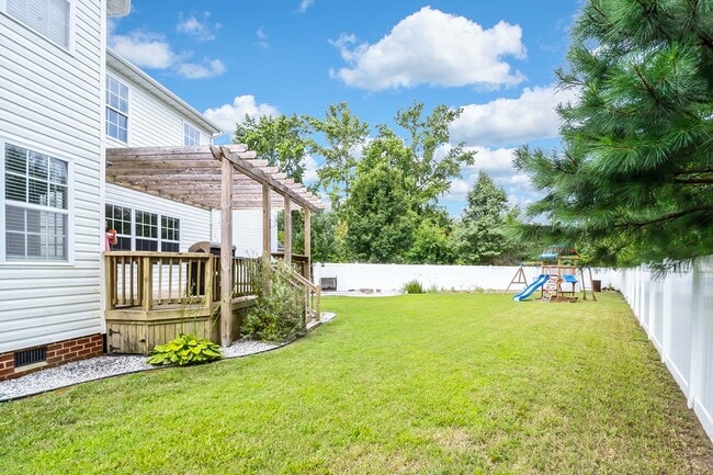 Building Photo - 1000 Pershing Ct