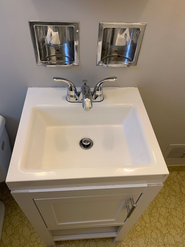 Building Photo - Charming 4-bedroom, 2-bathroom home located in the Covedale area