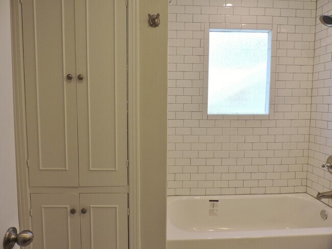 Building Photo - Remodeled Berkeley Triplex with 2 Bedrooms and 2 and 1/2 Baths