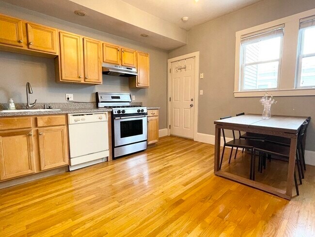 Building Photo - 369 Cardinal Medeiros Ave