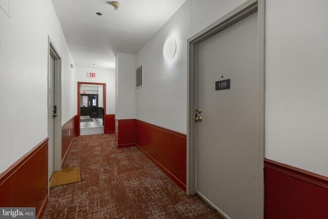 Building Photo - 303 Vine St