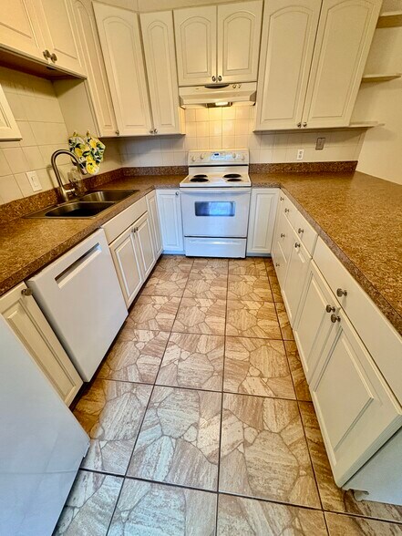 Building Photo - 18 Cedar Dunes Dr
