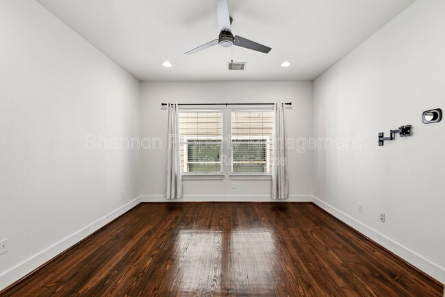 Building Photo - 1512 Crockett St