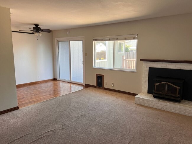 Building Photo - 3 Bedroom home for Rent