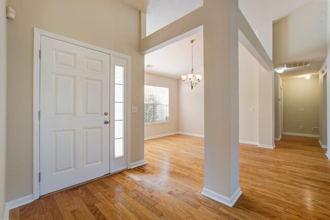 Building Photo - 454 Hainesworth Dr