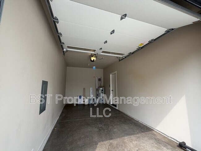 Building Photo - 4035 Filbert Ave NE