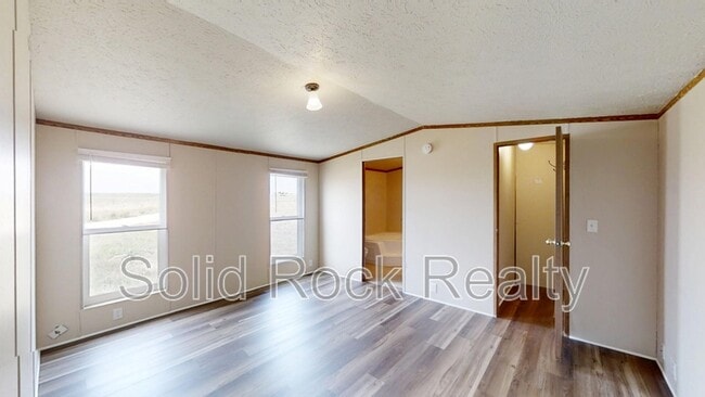 Building Photo - 9835 N Log Rd