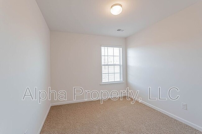 Building Photo - 30 Moorlyn Ln