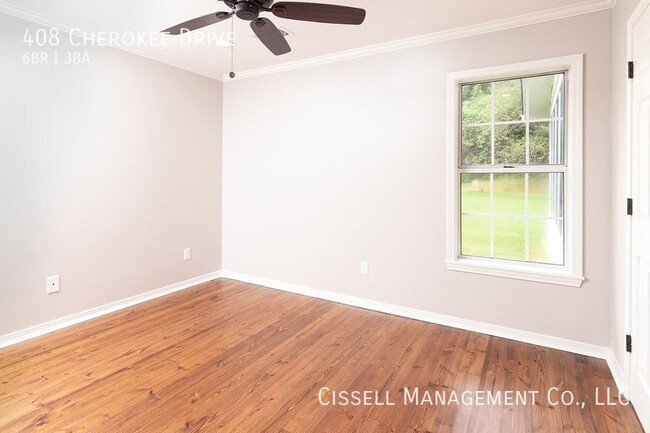 Building Photo - 408 Cherokee Dr