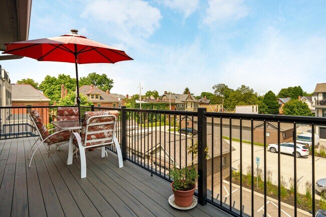 Building Photo - 1308 Forsythe Ave