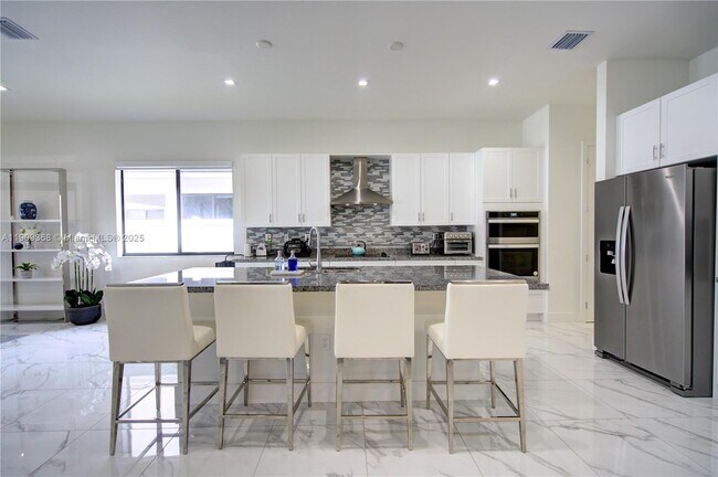 Building Photo - 4239 SW 176th Ave