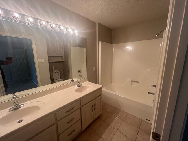 Building Photo - Nice Family home in Ward