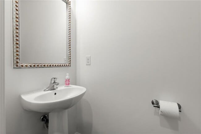 Building Photo - 5975 Osgood Pl