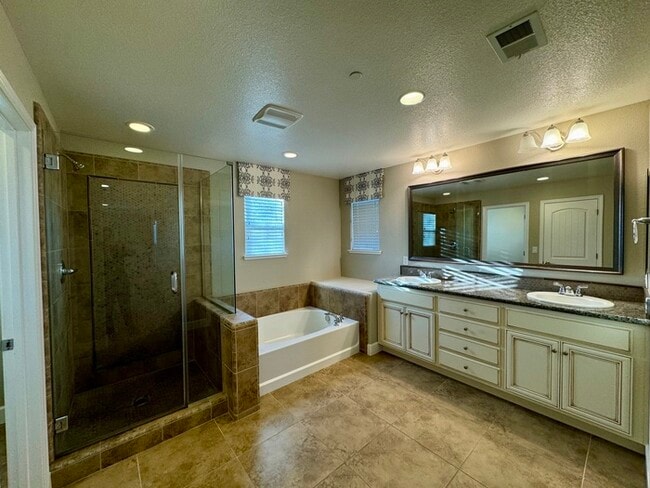 Building Photo - Beautiful Home in Lincoln! - 27 E Street