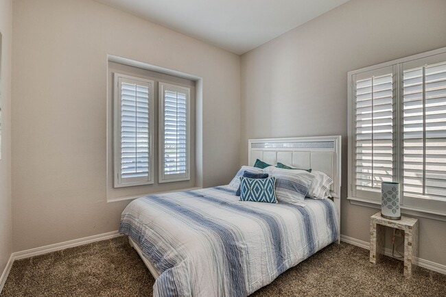 Building Photo - Eastside area for Short or Long Term Rental(Completely Furnished) Beautiful 4 bed/2 baths