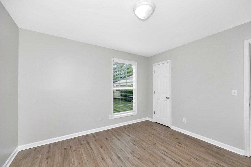 Building Photo - 800 Linwood Dr NW