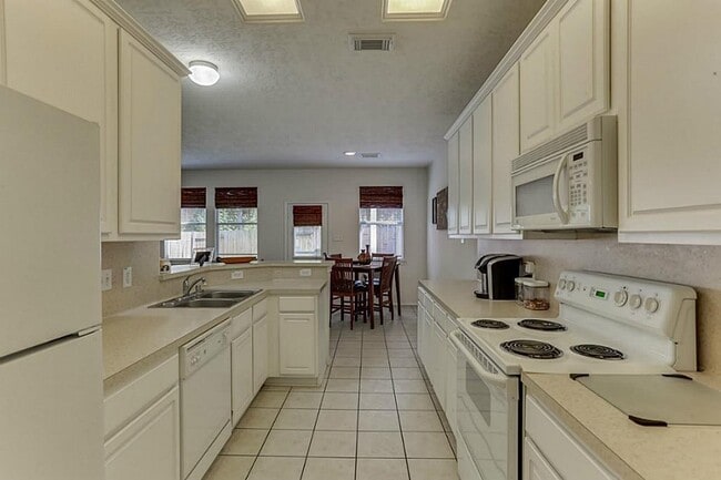 Building Photo - 9002 Elm Drake Ln