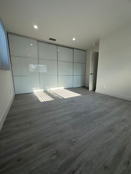 Building Photo - 1477 S Sherbourne Dr