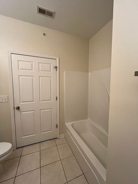 Building Photo - 616 Marshtree Ln