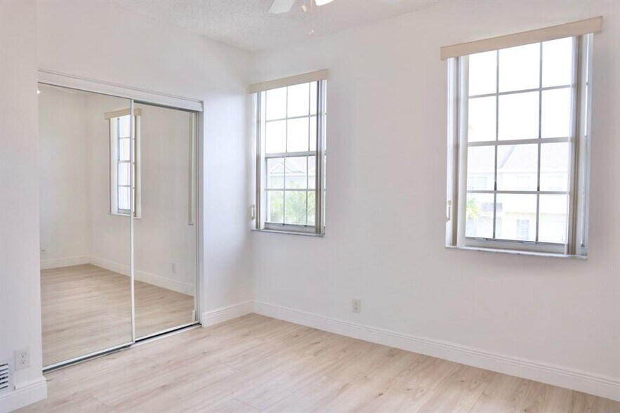 Building Photo - 16686 Hemingway Dr