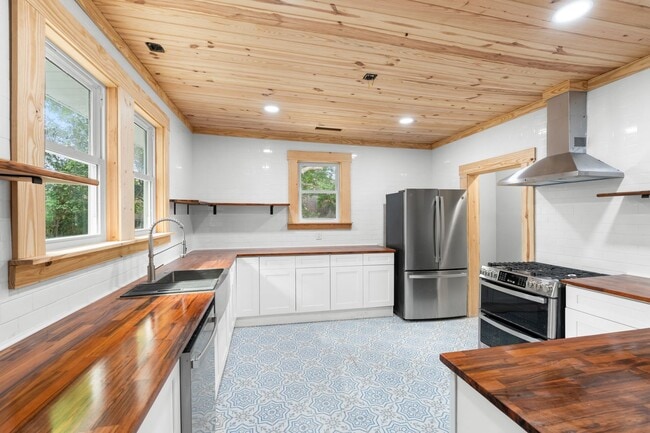 Building Photo - 107 S Mulberry St