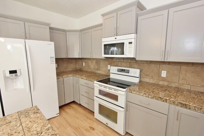Building Photo - 4325 N McKinley Pk Ave