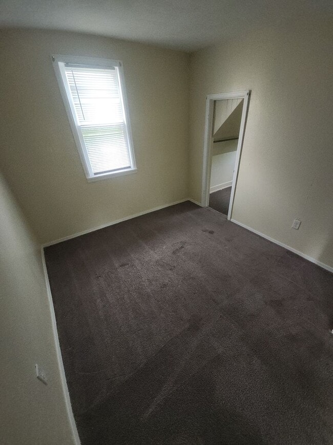 Building Photo - 3 Bed 1 Bath