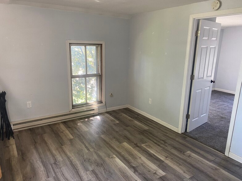 Building Photo - 921 N Riverfront Dr