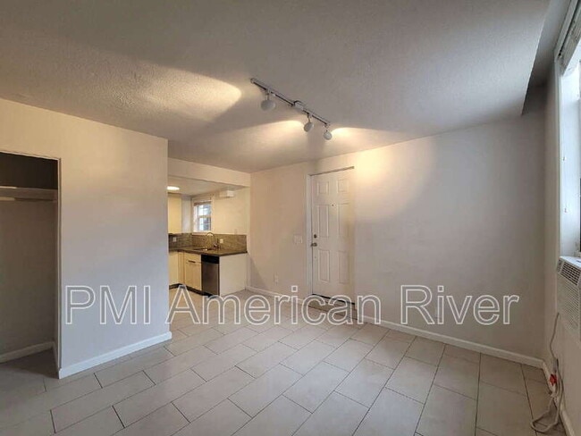 Building Photo - 1716 Capitol Ave