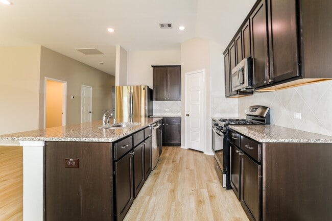 Building Photo - 334 Jewett Meadow Dr