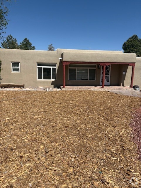 Building Photo - 709 Sundown Pl SE