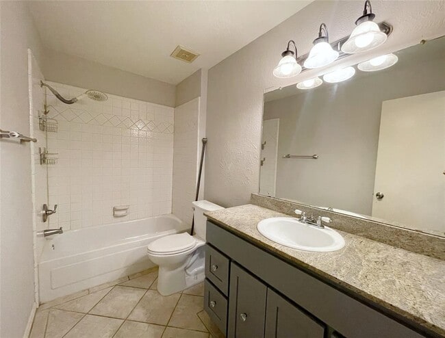 Building Photo - 2614 Double Lake Dr