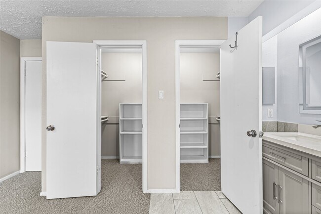 Building Photo - 8406 Windfall Ln