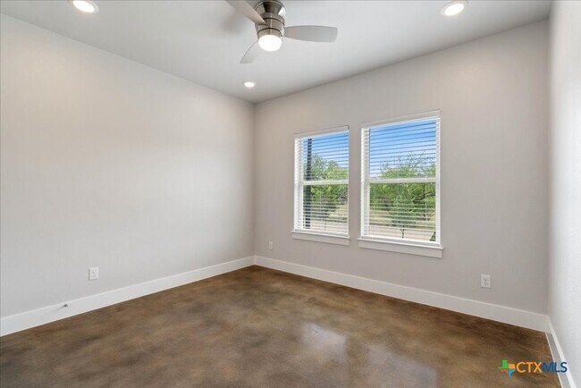 Building Photo - 223 Timberline Dr