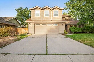 Building Photo - Beautiful 4-Bed, 3-Bath Southeast Boise Ho...