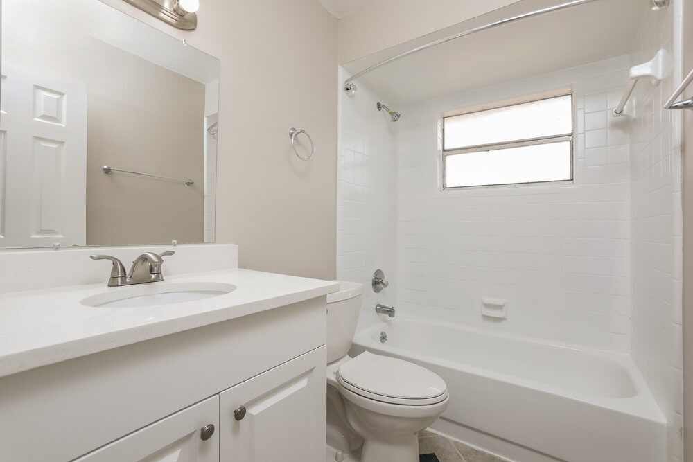 Building Photo - 703 Harland Ct